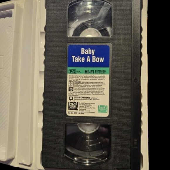 Baby Takes a Bow VHS (1934) – Shirley Temple Classic Family Film - Picture 8 of 8